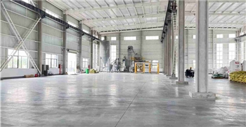 非(fei)膨脹(zhang)型防(fang)火塗(tu)料車(che)間